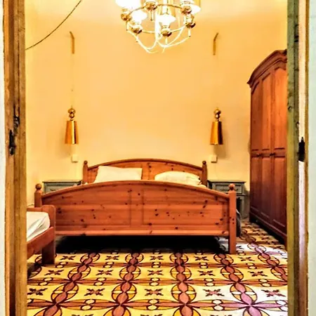 A 400 Year Old Large Town House In Valletta. *
