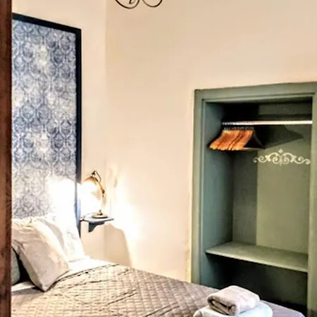 A 400 Year Old Large Town House In Valletta. *