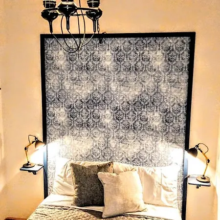 A 400 Year Old Large Town House In Valletta. Semesterbostad *