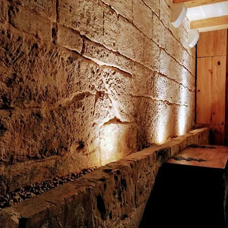A 400 Year Old Large Town House In Valletta. Semesterbostad *