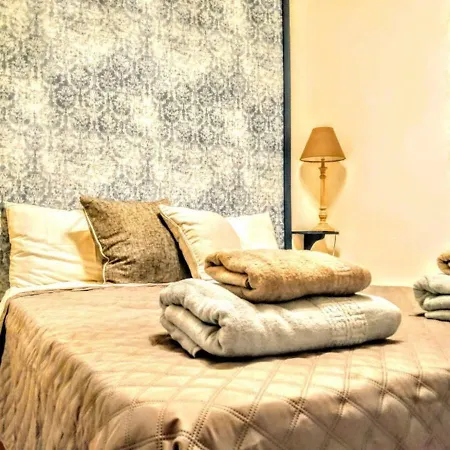 Semesterbostad A 400 Year Old Large Town House In Valletta. Valletta
