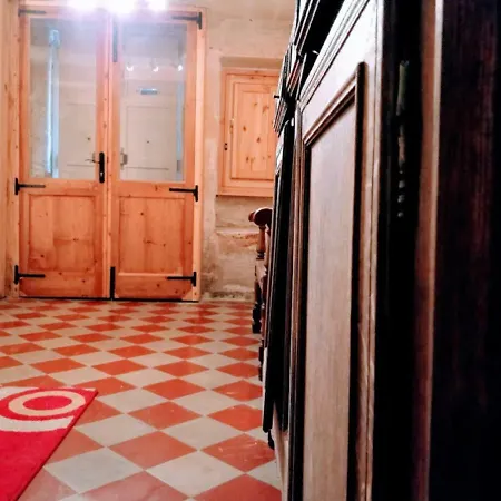 A 400 Year Old Large Town House In Valletta. Semesterbostad *