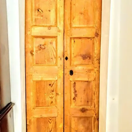 A 400 Year Old Large Town House In Valletta. Semesterbostad *