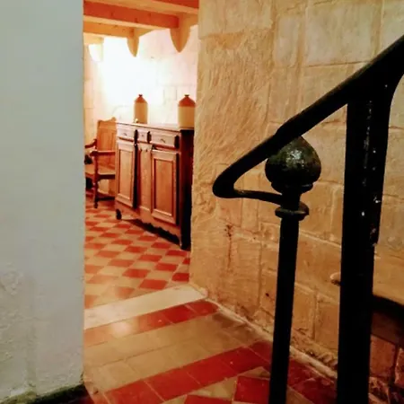 A 400 Year Old Large Town House In Valletta. Semesterbostad *