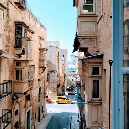 Semesterbostad A 400 Year Old Large Town House In Valletta. Valletta